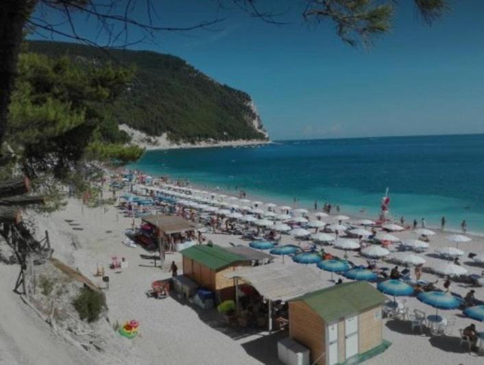 Affittacamere Roberto Sirolo Exteriör bild